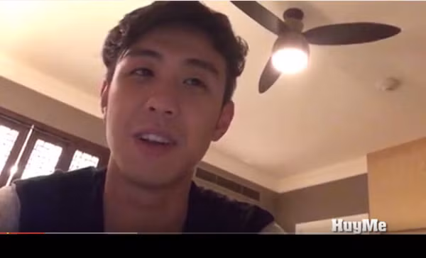 Huyme lại hóm hỉnh kể lại những lần trêu chọc anh Toàn. Chính những lần trêu chọc, châm biếm nhau lại khiến hai anh em thêm thân thiết, yêu quý nhau hơn. Vóc dáng gầy còm của anh Toàn chính là điểm mà Huyme thích trêu chọc nhất.