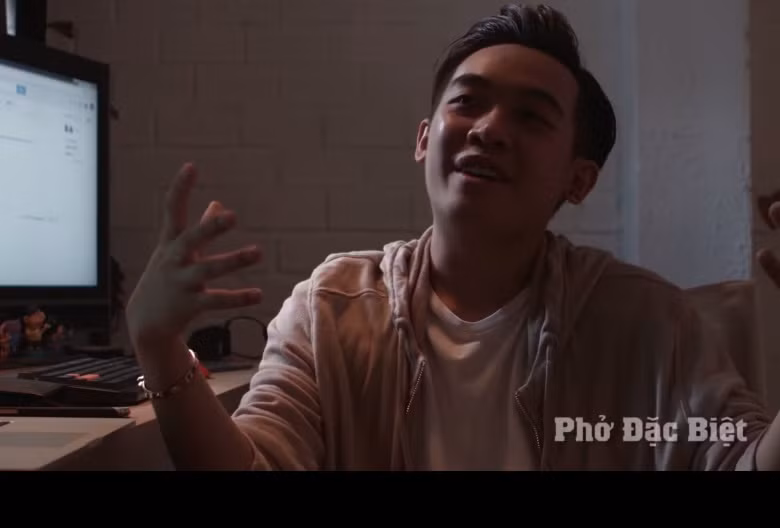 Trong các mối quan hệ, Toàn Shinoda luôn thể hiện mình là một người anh cả, luôn quan tâm, hỏi han các em. "Người anh em" - đó là cách gọi đơn giản nhưng đầy tình cảm, sự trân trọng mà Phở Đặc Biệt - Tô Bửu Phát dùng để nói về Toàn Shinoda.