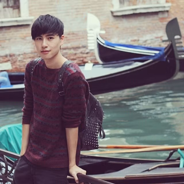 Mặc dù chỉ mới nổi bật trên cộng đồng mạng quốc tế nhưng hi vọng trong tương lai, 9X điển trai này sẽ được chú ý nhiều hơn từ chính quê hương Việt Nam.