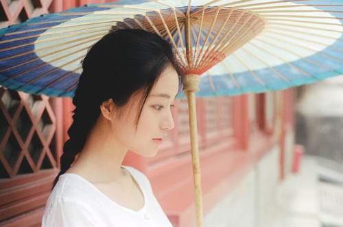 Một số trang mạng còn đăng tải các bài viết, hình ảnh của Đậu Đậu trong mục “Giải trí”, điều này như một cách thừa nhận cô nữ sinh điện ảnh đã được một bộ phận dân mạng, công chúng công nhận như một diễn viên, một gương mặt trong giới giải trí.