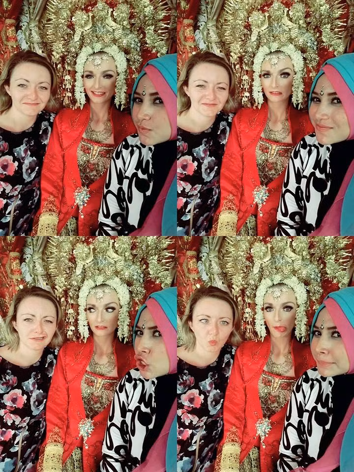 Được biết Bayu Kumbara đã tốt nghiệp Đại học Andalas ngành nhân chủng học, tuy nhiên lại không có được công việc tốt cũng như tiềm lực về kinh tế khá kém cỏi. Do vậy để thành hôn được với nhau, cặp đôi này đã gặp nhiều khó khăn, phải quyên góp tiền tổ chức đám cưới.