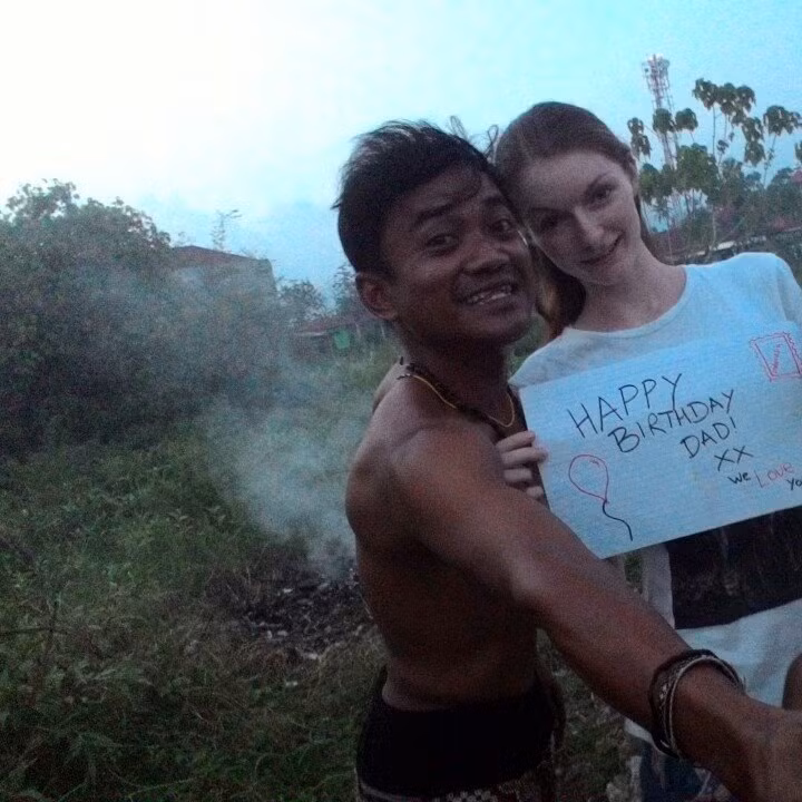 Dù đứng trước nhiều bình luận, lời phàn nàn, chê bai nhưng dường như chú rể Bayu Kumbara lấy vợ Tây vẫn rất tự tin, hạnh phúc vì anh có một tình yêu, kết cục thật hạnh phúc.