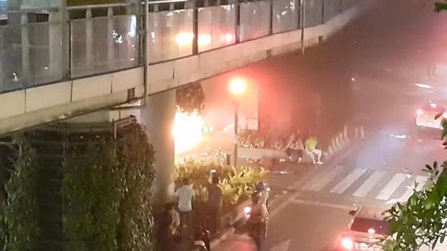 Khoảng 7h tối qua (17/8), một vụ nổ bom rung chuyển trung tâm Bangkok đã khiến hơn 100 người thương vong. Thông tin về vụ việc được lan truyền rất nhanh trên mạng xã hội gây hoang mang, lo sợ cho nhiều bạn trẻ, gia đình có người thân đang sinh sống, học tập tại Bangkok.