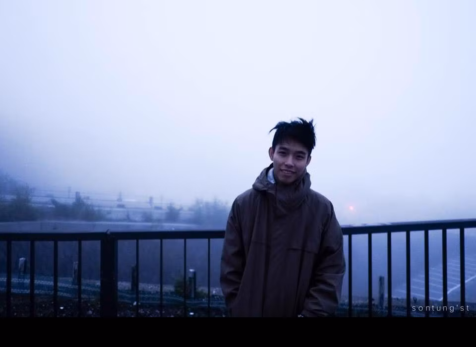 Chân dung Sơn Tùng - chàng trai đầu đội mũ cối, mặc áo ba lỗ "Lạc" giữa Tokyo.