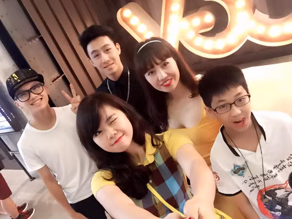 Hiện tại cô Bích Hạnh đang làm việc tại phòng kế hoạch của một công ty than tại thành phố Cẩm Phả, Quảng Ninh. Cô con gái Thanh Huyền vừa trở thành tân sinh viên trường Đại học Dân lập Thăng Long.