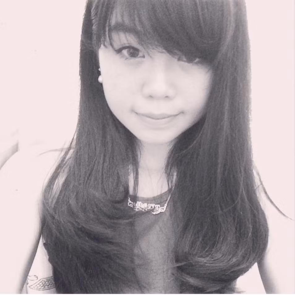 Về vấn đề này, Thanh Huyền cho biết cô rất khó chịu khi có một vài dân mạng đã bình luận nói xấu, dựng chuyện liên quan đến tuổi tác của bà mẹ hot girl U40.