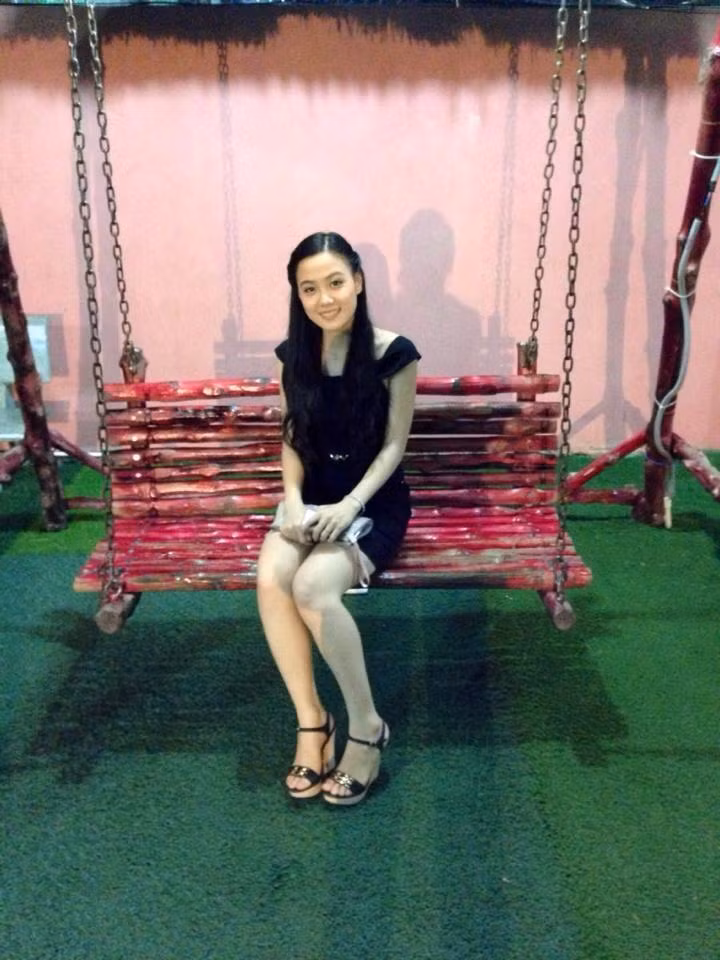 Trò chơi “tìm người thân” trên các diễn đàn nổi tiếng từ trước đến nay luôn dễ khiến các trai xinh gái đẹp bất ngờ “nổi tiếng”. Kèm theo đó là những cuộc tranh cãi, những bình luận đa chiều… Cũng chính vì lý do này mà nhiều bạn trẻ cũng khá dè chừng và chỉ coi việc được chú ý là một sự tình cờ thú vị, không coi đó là thời cơ để ăn theo, bám vào đó để được “nổi tiếng” thực sự.