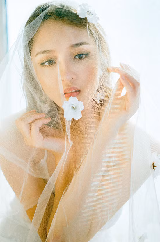 Nhiếp ảnh vốn được xem là nghề của con trai, nhưng với Dạ Miêu, khi nghề nghiệp cũng là đam mê, là sở thích thì dù có khó khăn đến đâu nó cũng mang đến cho cô niềm vui, những cảm hứng và trải nghiệm cuộc sống.