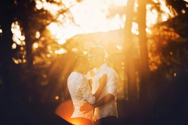 Được biết Tuấn Anh và Lai Tiến vẫn đang ôm mộng về một đám cưới lãng mạn, thật đặc biệt và phải được chính tay hai người dàn dựng, thể hiện được đúng cái chất của những người làm trong ngành tổ chức sự kiện, decor đám cưới.