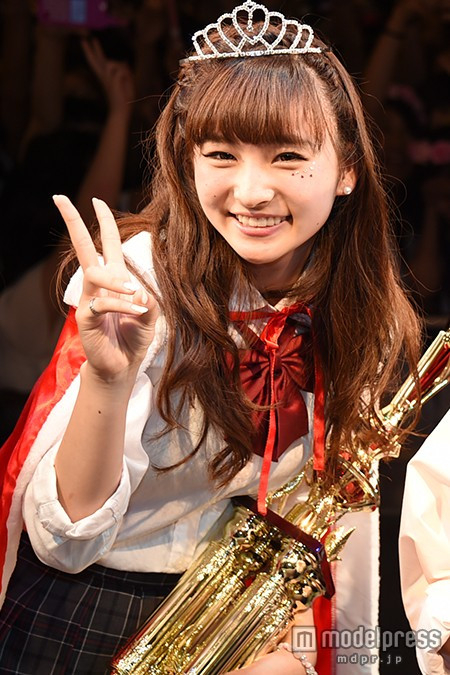 Cụ thể, dân mạng chê Kumio có khuôn mặt rất nhạt nhòa, nước da và hàm răng xấu, chưa kể đến một vài nốt ruồi khá kỳ lạ bên má phải của cô. Kumio đăng quang khiến nhiều dân mạng quốc tế thắc mắc về tiêu chí của cuộc thi Người đẹp của các trường trung học Nhật Bản.