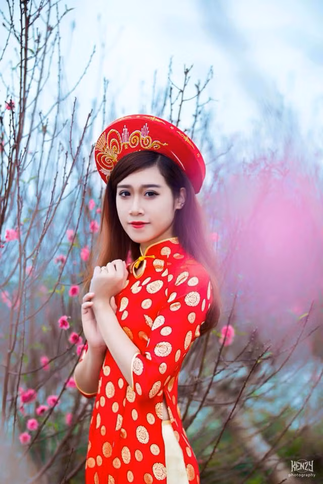 Sau loạt ảnh cõng chồng tương lai thi chạy, gương mặt cô gái đến từ Hải Phòng xuất hiện trên nhiều trang báo, trang tin điện tử và các fanpage Hải Phòng, các diễn đàn nổi tiếng.