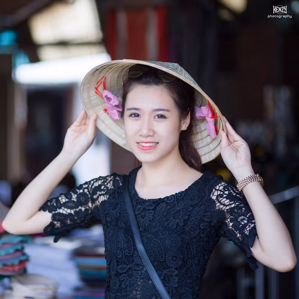 Nói về việc quyết định cõng chú rể Hồng Trường trong cuộc thi chạy, Minh Tâm dí dỏm: "Với mình đây là một điều khá là bình thường. Ngày nay, trong tình yêu hai người luôn cần có san sẻ cho nhau, mình cảm thấy vui, hãnh diện vì không phải cô dâu nào cũng cõng được chú rể".