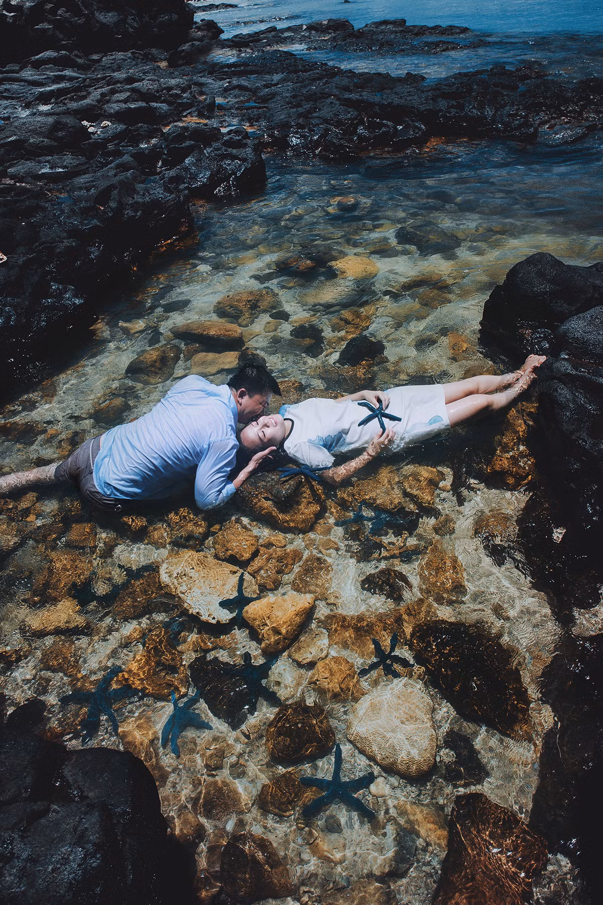 Đảo Lý Sơn với phong cảnh thiên nhiên, bãi biển tuyệt đẹp thời gian gần đây trở thành điểm đến khá quen thuộc của nhiều cặp đôi muốn tạo dấu ấn trước khi làm đám cưới.