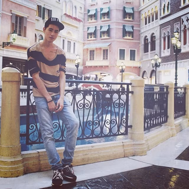 Sơn Phạm có khá nhiều fan nữ và phần đông lại là người nước ngoài. Những hình ảnh của Sơn đều nhận được nhiều lời bình luận, chia sẻ của mọi người. Trên Instagram, Sơn Phạm hiện có hơn 20 nghìn người theo dõi. 