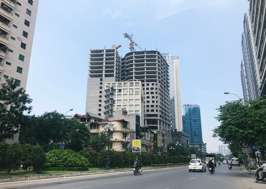  Dự án Manhattan Tower nằm ở “mảnh đất vàng” số 21 Lê Văn Lương (quận Thanh Xuân, TP Hà Nội) có tiền thân là dự án Thành An Tower do Tổng công ty Thành An và công ty cổ phần tư vấn đầu tư xây dựng Ba Đình làm chủ đầu tư.