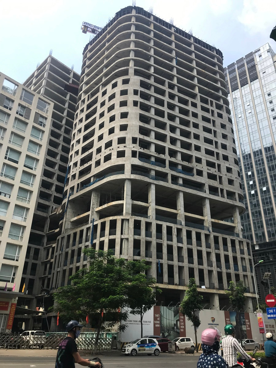 Năm 2017, lúc Thành An Tower đang nằm “đắp chiếu” bên bờ vực bị thu hồi, thì cùng với việc lấn sân sang lĩnh vực bất động sản, trong vai trò nhà phát triển Landmark Holding quyết định “hồi sinh” dự án Thành An Tower.