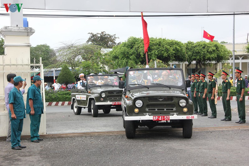 Trưa 26/9, linh cữu Anh hùng phi công Nguyễn Văn Bảy về tới quê hương Lai Vung, Đồng Tháp.