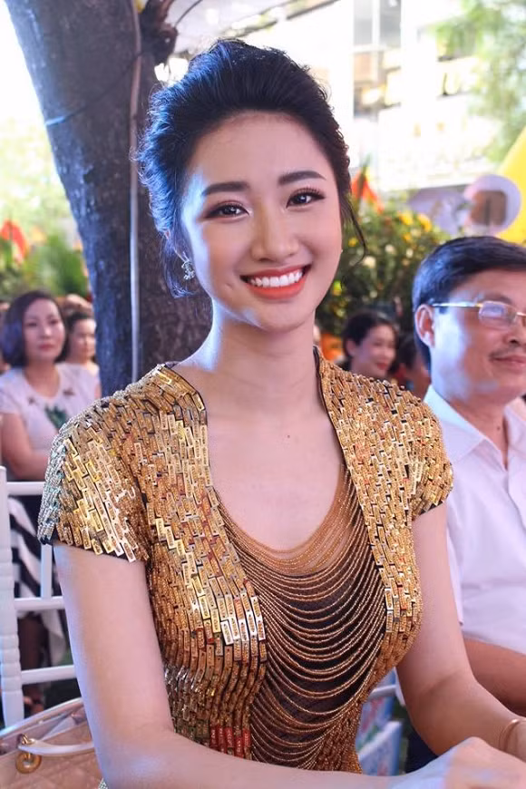 Lay chong dai gia, cuoc song cua Hoa hau Thu Ngan gio ra sao?-Hinh-17