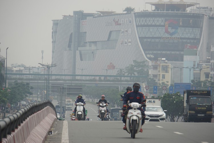 Tinh trang suong mu o nhiem vua qua la do dau?