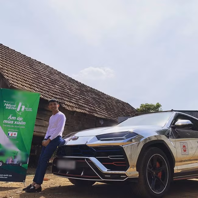Minh Nhựa từng thu hút sự chú ý của dư luận khi lái Lamborghini Urus 23 tỷ đồng đi hoạt động thiện nguyện.