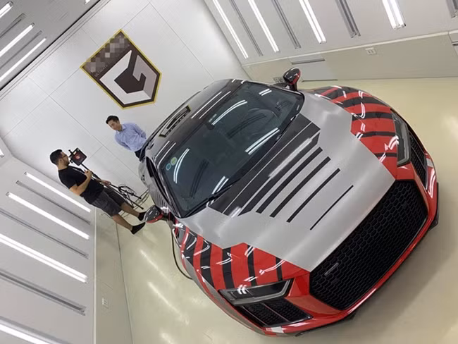 Giữa tháng 6 vừa qua, anh cùng Đàm Thu Trang tham gia sự kiện Car Pasion 2019 với siêu xe R8V10 Plus trị giá 14 tỷ đồng.