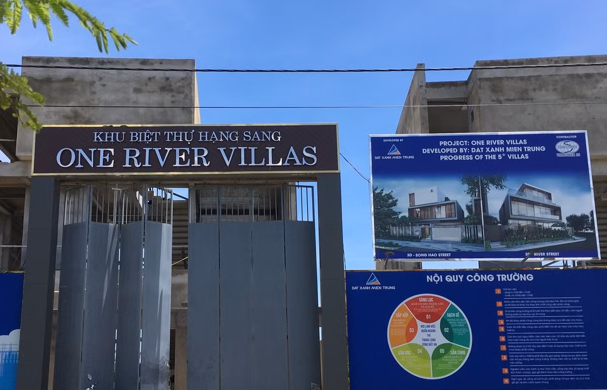 Về tính pháp lý, Sở Xây dựng cho biết chủ đầu tư xây 36 căn nhà ở gia đình có mục đích để bán, cho thuê. Xét theo quy định của Luật Nhà ở và Luật Xây dựng, việc các cơ quan có thẩm quyền tổ chức cấp 36 giấy phép xây dựng nhà ở gia đình cho Công ty CP Đất Xanh Miền Trung là không đúng quy định.