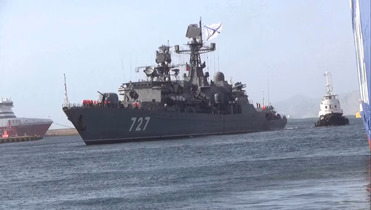 "Tàu hộ vệ Yaroslav Mudry và tàu tiếp dầu Lena đã tới Cuba trong một chuyến viếng thăm thương mai. Tại thủ đô của Cộng hòa Cuba, thủy thủ của Hạm đội Baltic sẽ được bổ sung nước ngọt, thự phẩm, tổ chức kiểm tra theo kế hoạch của tàu và sau đó là cuộc hành trình xuyên Đại Tây Dương", ông Martov nói thêm. Nguồn ảnh: Wiki