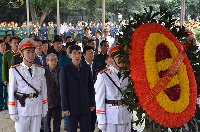 Trong quá trình truy bắt, khống chế, bắt giữ nhóm đối tượng nêu trên, 3 cán bộ, chiến sĩ công an đã anh dũng hy sinh, gồm: Đại tá Nguyễn Huy Thịnh (SN 1972), Phó Trung đoàn trưởng Trung đoàn Cảnh sát cơ động Thủ Đô, Bộ Tư lệnh Cảnh sát cơ động;