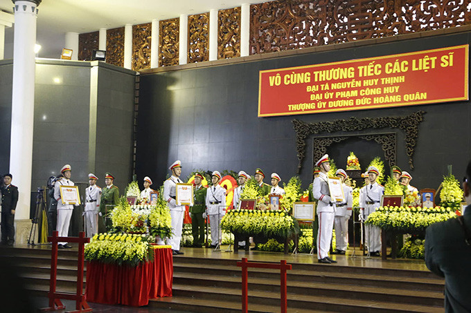 Ngày 13/1, Cơ quan CSĐT Công an TP Hà Nội cho biết đã ra quyết định khởi tố 22 đối tượng trong vụ án đặc biệt nghiêm trọng xảy ra tại xã Đồng Tâm, huyện Mỹ Đức, Hà Nội, ngày 9/1.