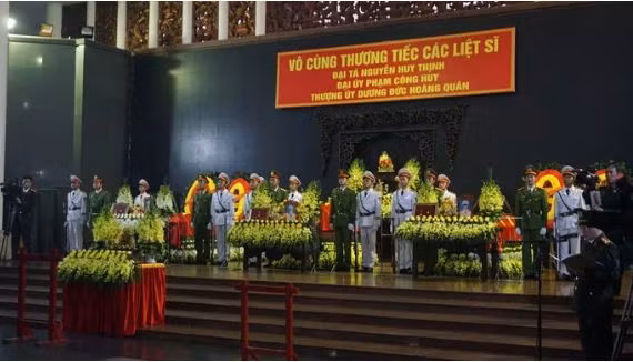 Sau đó, Chủ tịch nước đã ký Quyết định truy tặng Huân chương Chiến công hạng Nhất; Thủ tướng Chính phủ cấp Bằng "Tổ quốc ghi công"; Bộ trưởng Bộ Công an đã quyết định thăng cấp bậc hàm vượt cấp cho 3 cán bộ, chiến sĩ công an hy sinh. Đảng ủy Công an Trung ương, Bộ Công an tổ chức trọng thể lễ tang 3 liệt sĩ theo nghi thức của lực lượng Công an nhân dân. 