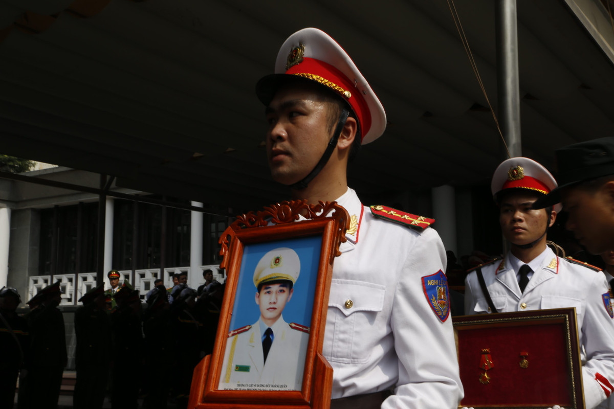 Được biết, linh cữu 3 liệt sĩ được đưa về Đài hoá thân Hoàn Vũ trước khi đưa về nơi an nghỉ cuối cùng.