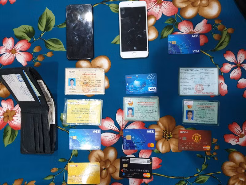 Lo cach ong trum 9X dieu hanh duong day mua ban phan mem gian diep dien thoai-Hinh-3