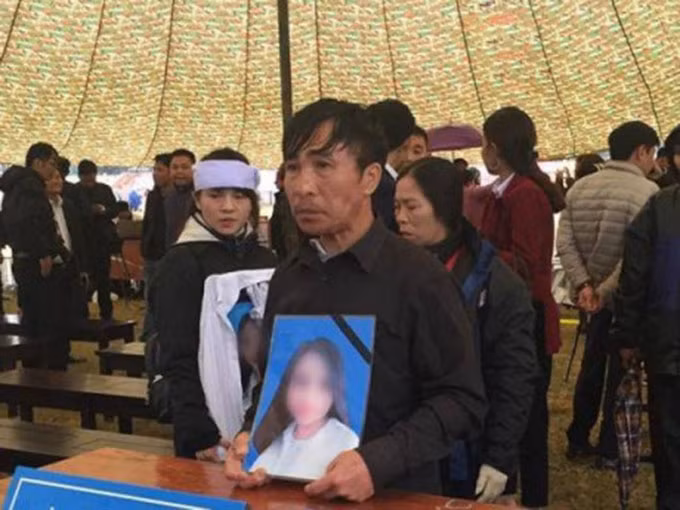 Bo nu sinh giao ga Dien Bien bat ngo gui don xin khong tu hinh 6 doi tuong