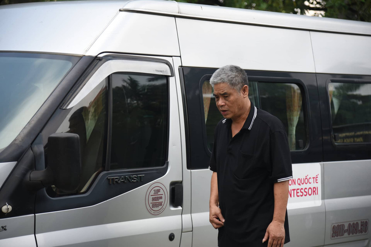 Đáng nói, dù không kiểm đếm học sinh khi xuống xe nhưng bà Quy vẫn ghi vào sổ nhật ký xe bus số học sinh đi thực tế là 13, không có học sinh xuống muộn.