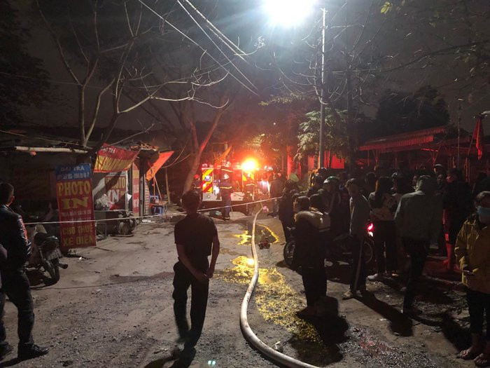 Khi xảy ra vụ hỏa hoạn có rất đông khách đang ăn bún. Mọi người hoảng loạn chạy ra khỏi hiện trường.