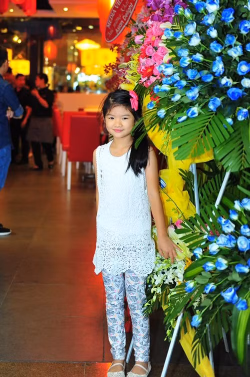 Bé Bảo Tiên con gái Trương Ngọc Ánh - Trần Bảo Sơn càng lớn càng xinh xắn, đáng yêu.