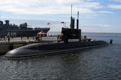 Đứng ở vị trí thứ hai là tàu ngầm diesel-điện dự án 877 "Paltus” (NATO gọi là tàu Kilo). Tàu Project 877 vẫn đang phục vụ trong Hải quân Nga, cũng như ở Trung Quốc, Ấn Độ, Iran và các quốc gia khác.