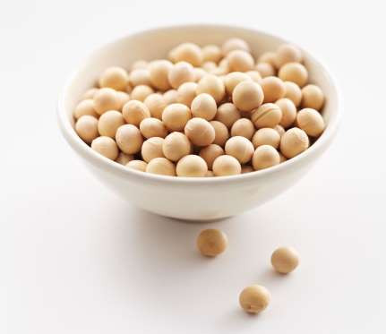 Theo một nghiên cứu đăng trên tạp chí Oxford Journal, số lượng tinh trùng của quý ông sẽ bị ảnh hưởng nghiêm trọng khi thường xuyên ăn đậu nành.