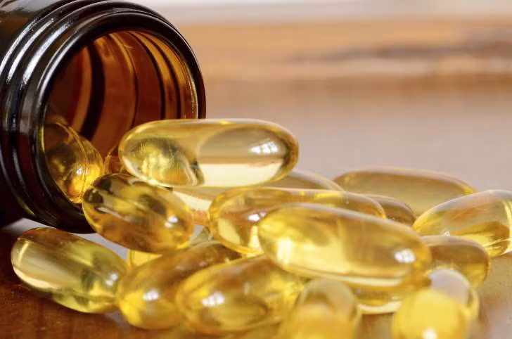  Lầm tưởng về vitamin D đầu tiên là bôi kem chống nắng sẽ khiến cơ thể không hấp thu được vitamin D. Điều này đúng, nhưng trong trường hợp bạn bôi kem toàn thân, không để hở ra một chỗ nào.