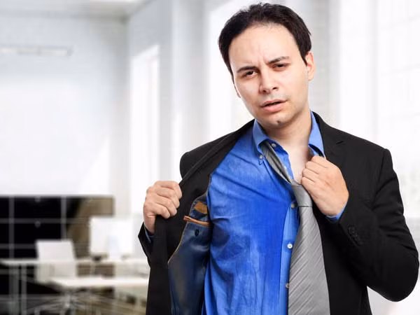 Bị stress cũng là nguyên nhân làm bạn thấy đói bởi nhiều khi bạn không ý thức được mình đã ăn, hoặc ăn quá nhanh khiến não không kịp tiếp nhận thông tin bạn đã ăn no.