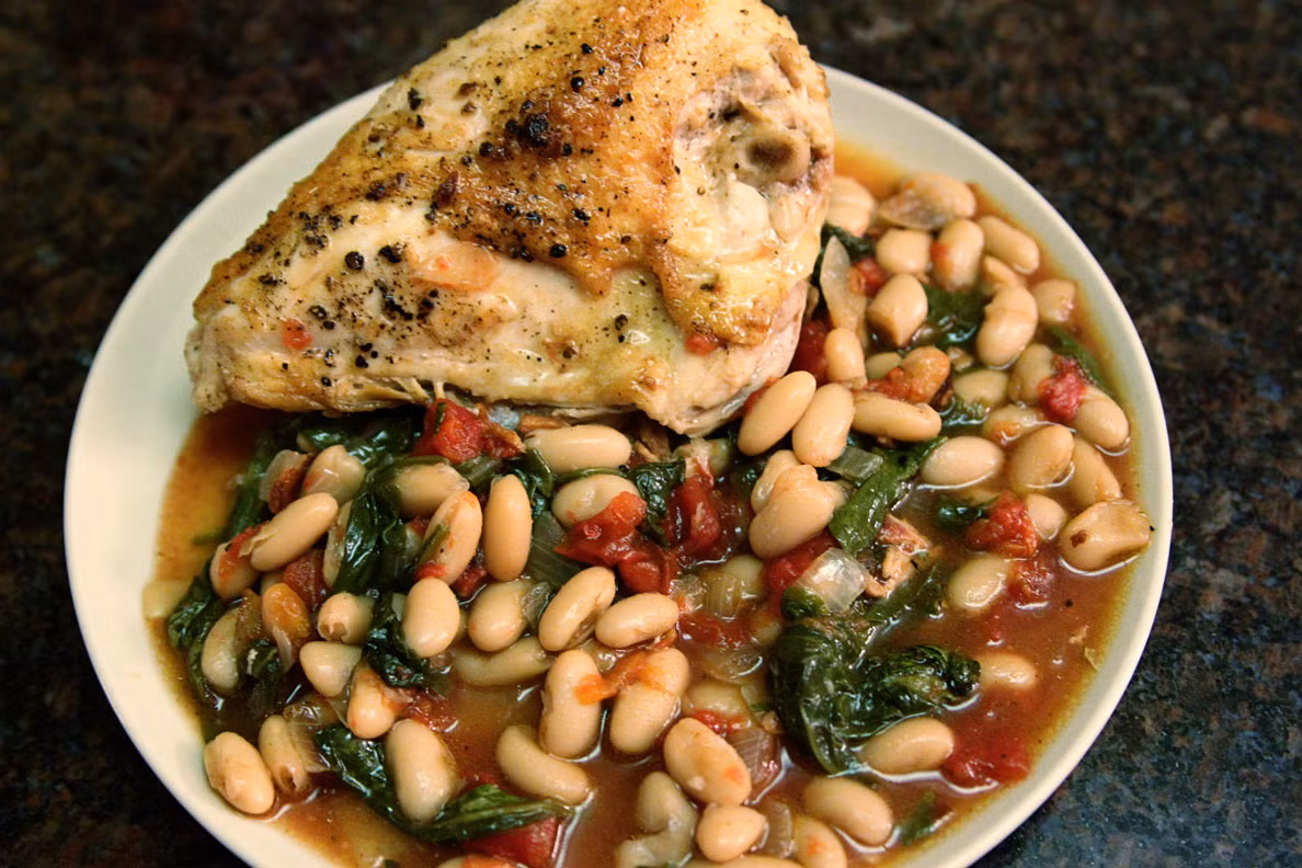 ... thịt nạc gà và đậu là những món ăn tuyệt vời, rất giàu sắt, giúp cung cấp oxy cho tế bào não, từ đó khiến em bé thông minh hơn. Đây là những thực phẩm mẹ bầu nào cũng phải ăn trong giai đoạn bầu bí.