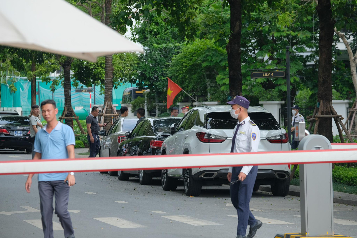 Cong an xuat hien tai nha rieng cuu Chu tich Ha Noi Chu Ngoc Anh-Hinh-2