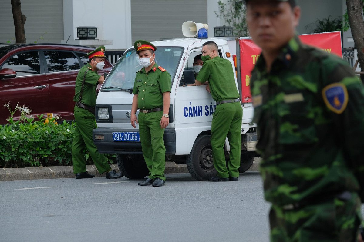 Cong an xuat hien tai nha rieng cuu Chu tich Ha Noi Chu Ngoc Anh-Hinh-5