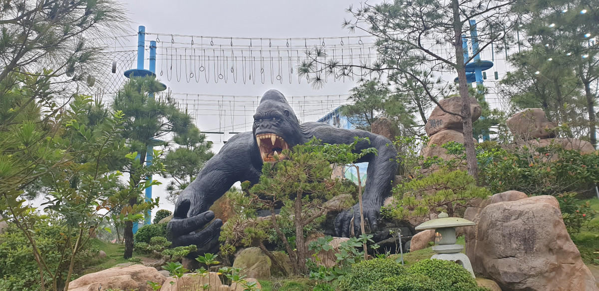 Tìm hiểu của PV Báo Tri thức và Cuộc sống, tổ hợp Big Sun được xây dựng hoàn toàn trên đất nông nghiệp. Chính quyền địa phương đã nhiều lần lập biên bản xử lý hành vi vi phạm trật tự xây dựng đối với chủ cơ sở là vợ chồng ông Lê Hoàng Sơn, yêu cầu hoàn trả nguyên trạng đất, nhưng người này không chấp hành.