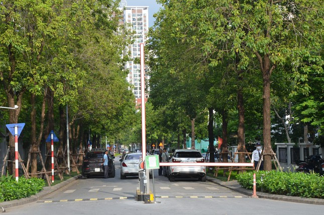 Trong tố tụng hình sự, việc kê biên tài sản là biện pháp cưỡng chế của Nhà nước áp dụng đối với người phạm tội mà theo quy định của Bộ luật Hình sự, có thể bị phạt tiền hoặc tịch thu tài sản để đảm bảo trách nhiệm bồi thường thiệt hại, khắc phục hậu quả.