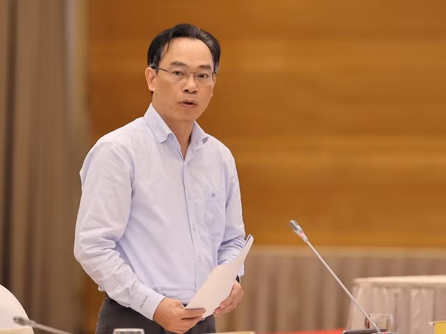 Lanh dao Bo GD&DT noi gi ve viec tang hoc phi khi gia ca leo thang?-Hinh-2