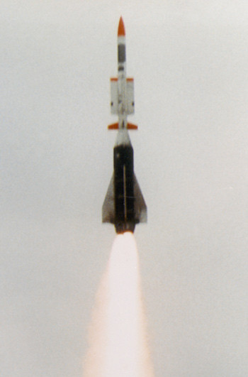 Các tên lửa Aster 15/30 được thiết kế để đánh chặn các mối đe dọa trên không, chẳng hạn như tên lửa hành trình chống hạm siêu âm ở độ cao rất thấp (Sea-skimming) và bay nhanh, máy bay hoặc tên lửa siêu cơ động.