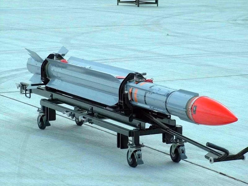 Tên lửa VL MICA dài 3,1m. Đường kính: 160mm. Trọng lượng: 112kg. Tầm bắn: 20km. Trần bay: 11km. Tốc độ bay tối đa: Mach 3. Cơ chế dẫn đường: MICA EM: Dẫn đường bằng đầu dẫn radar chủ động; MICA IR: Dẫn đường bằng đầu dò hồng ngoại. Kiểu đầu đạn: nổ mạnh phá mảnh.