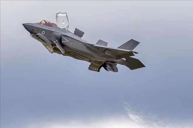 F-35B được thiết kế cho Thủy quân lục chiến. Đây là phiên bản độc đáo nhất trong gia đình F-35. Máy bay có khả năng cất hạ cánh thẳng đứng để hoạt động trên boong tàu đổ bộ tấn công. Ảnh: Arms Expo