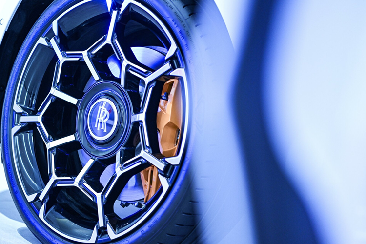 Việc mở cửa trung tâm Rolls-Royce tại nơi đây không chỉ là một vinh dự mà còn phản ánh tầm quan trọng của Rolls-Royce Motor Cars Abu Dhabi đối với thương hiệu danh tiếng của chúng tôi.